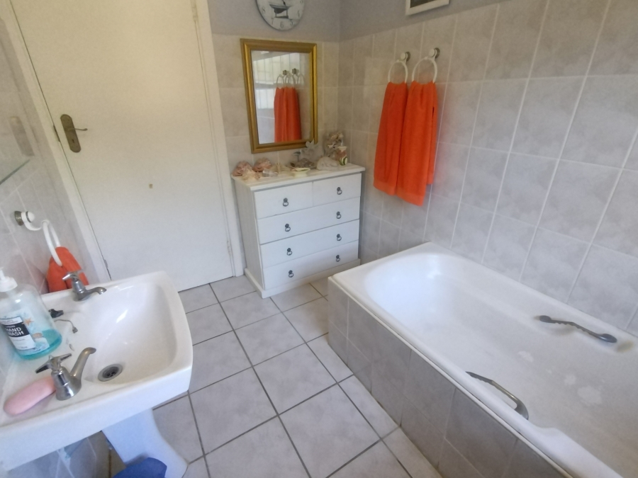 4 Bedroom Property for Sale in Noorsekloof Eastern Cape